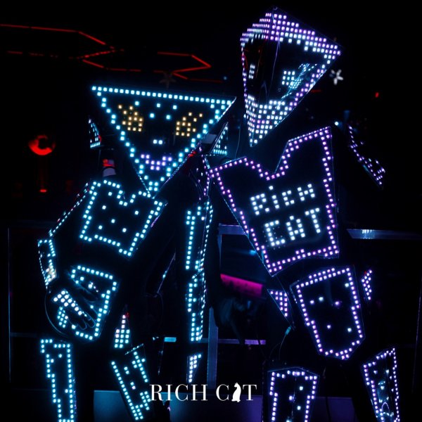 Пиксельные костюмы