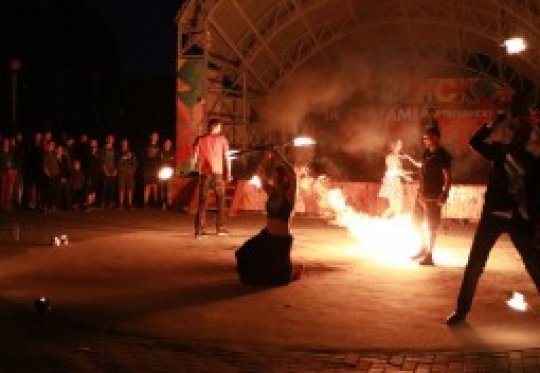Огненное шоу в свободном формате в центре Минска